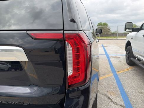 Used 2023 GMC Yukon Denali image 7
