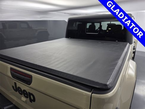 Used 2022 Jeep Gladiator Sport image 16