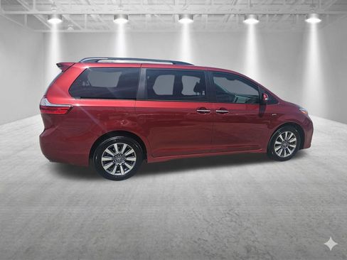 Used 2020 Toyota Sienna Limited Premium image 6