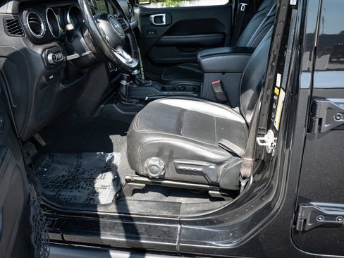 Used 2020 Jeep Gladiator Overland AWD/4WD image 17