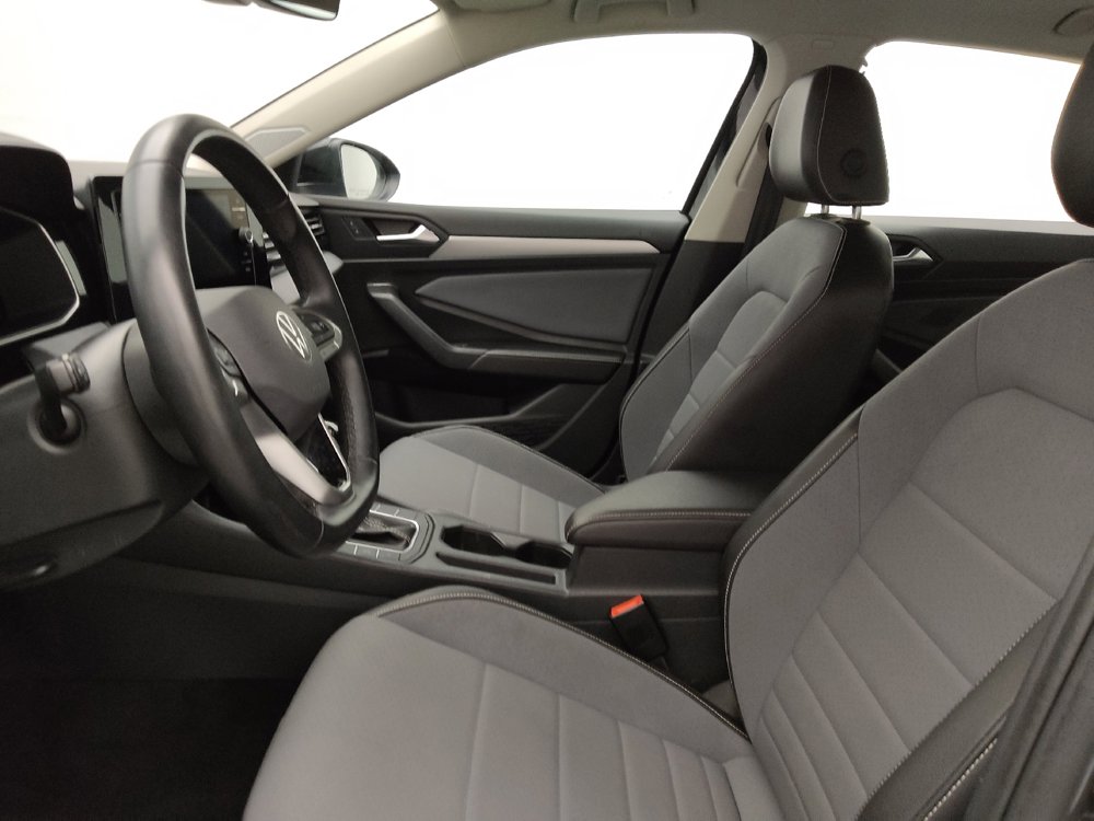 Used 2025 Volkswagen Jetta SE FWD image 17