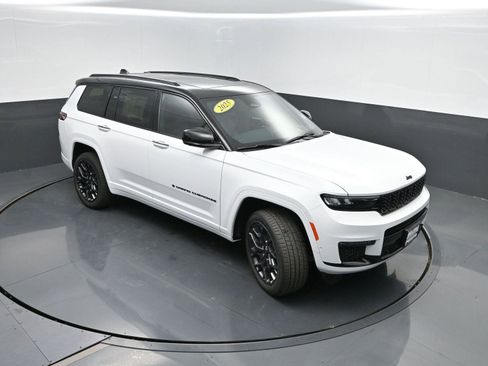 Used 2025 Jeep Grand Cherokee L Summit image 45