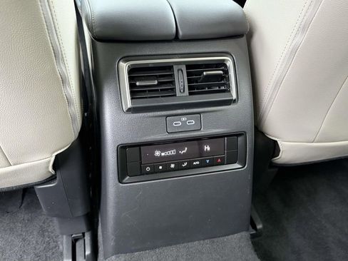 Used 2025 MAZDA CX-70 Plug-In Hybrid w/ Premium Pkg image 12