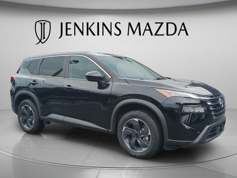 Used 2025 Nissan Rogue SV FWD image 9