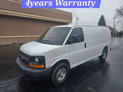 Used 2015 Chevrolet Express 2500 image 2