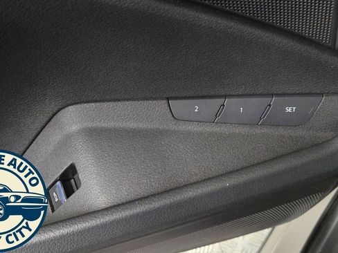 Used 2022 Audi e-tron Premium AWD/4WD image 20