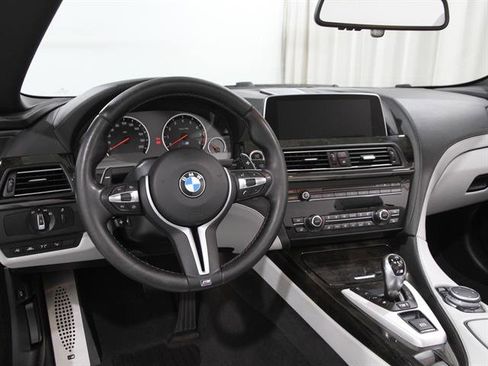 Used 2016 BMW M6 Convertible image 7