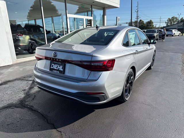 New 2027 Volkswagen Jetta SE FWD image 7