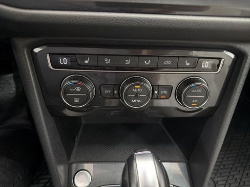 Used 2018 Volkswagen Tiguan SE FWD image 38