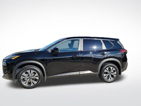 Used 2023 Nissan Rogue SV image 2