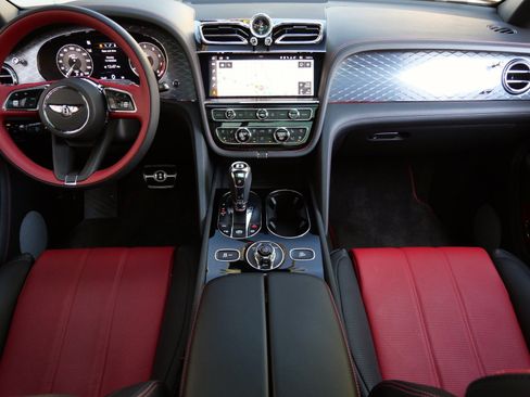 Used 2022 Bentley Bentayga S image 4