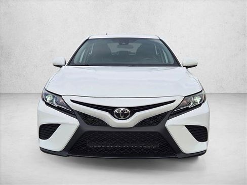 Used 2019 Toyota Camry SE image 2