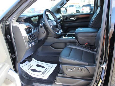 Used 2025 GMC Yukon Denali w/ Denali Reserve Package image 7