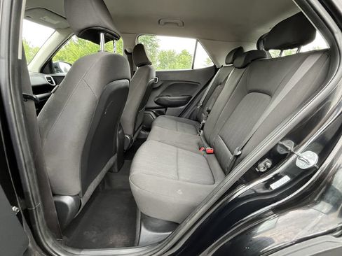 Used 2023 Hyundai Venue SE w/ Cargo Package FWD image 17