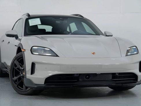 Used 2025 Porsche Taycan 4S w/ Premium Package image 4