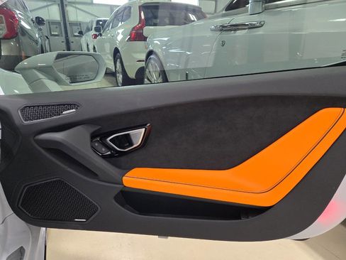 Used 2024 Lamborghini Huracan EVO image 30