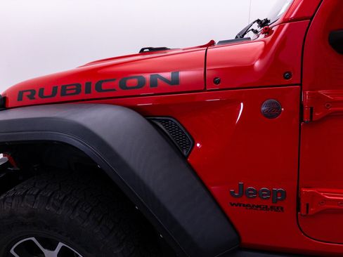 Used 2022 Jeep Wrangler Unlimited Rubicon w/ Cold Weather Group AWD/4WD image 2