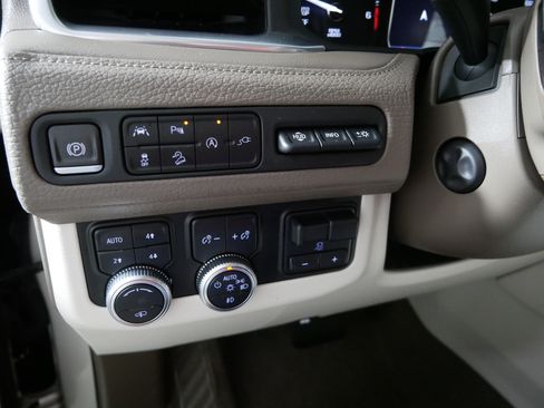 Used 2021 GMC Yukon XL Denali w/ Denali Ultimate Package AWD/4WD image 26
