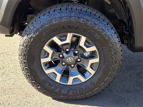 Certified 2023 Toyota Tacoma 4x4 Double Cab image 9