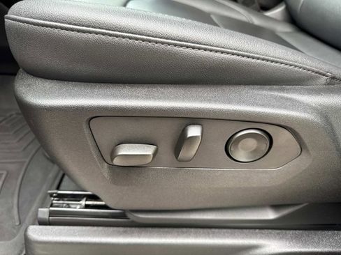 Used 2024 Chevrolet Tahoe Z71 w/ Luxury Package image 14