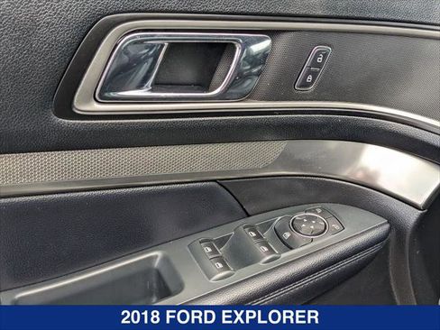 Used 2018 Ford Explorer XLT w/ Equipment Group 202A FWD image 11