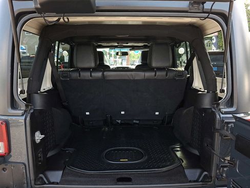 Used 2016 Jeep Wrangler Unlimited Sahara w/ Connectivity Group AWD/4WD image 28