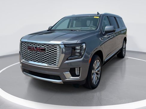 Used 2022 GMC Yukon XL Denali AWD/4WD image 3