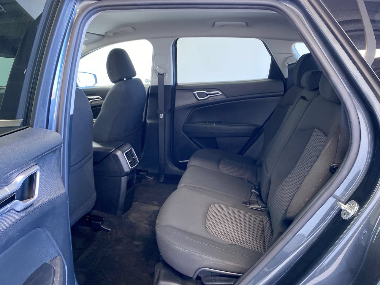 Certified 2023 Kia Sportage LX AWD/4WD image 32