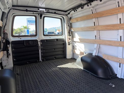 Used 2024 GMC Savana 2500 w/ Driver Convenience Package image 17