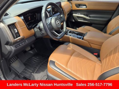 Used 2023 Nissan Pathfinder Platinum w/ Cargo Package AWD/4WD image 18