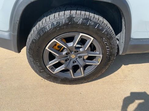 Used 2024 Rivian R1S Launch Edition image 15