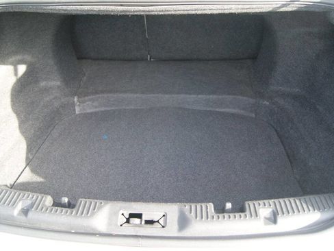 Used 2010 Ford Taurus SEL image 6