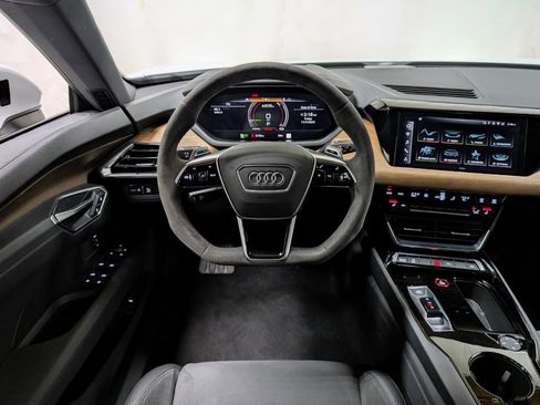 Used 2022 Audi e-tron GT Premium Plus image 2
