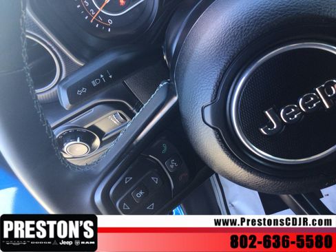 Used 2025 Jeep Wrangler Unlimited Rubicon AWD/4WD image 12