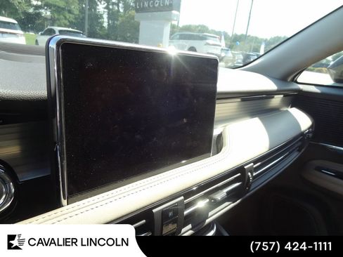 Used 2022 Lincoln Corsair AWD w/ Premium Package image 9