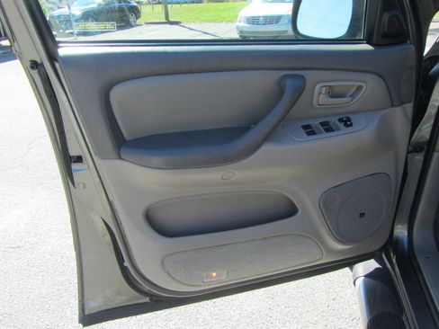 Used 2006 Toyota Sequoia SR5 image 16