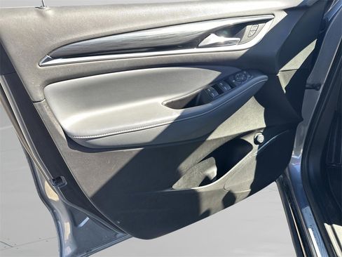 Used 2020 Buick Enclave Essence image 9