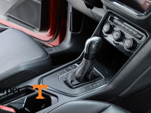 Used 2021 Volkswagen Tiguan SE image 71