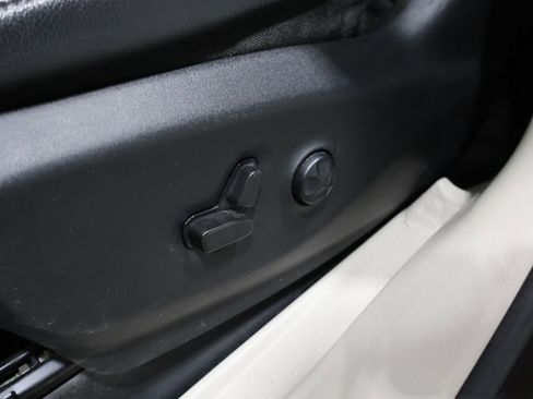 Used 2022 Chrysler Pacifica Touring-L image 12