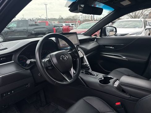 Used 2024 Toyota Venza XLE image 13