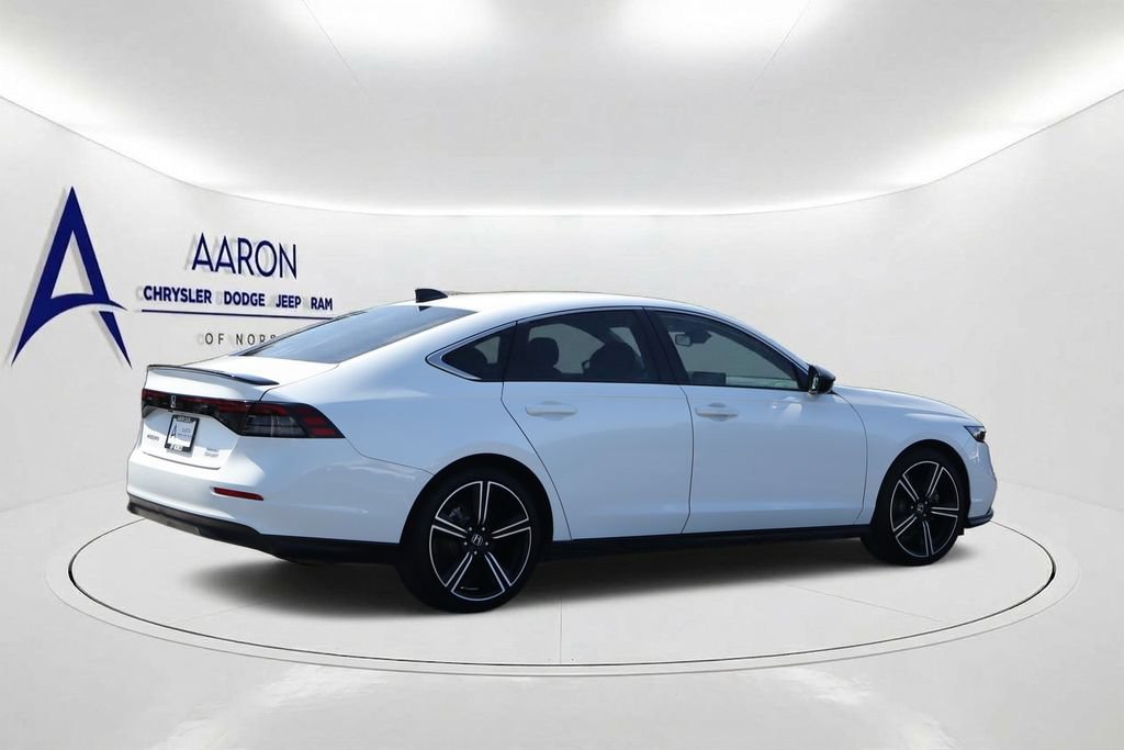 Used 2024 Honda Accord Sport image 4