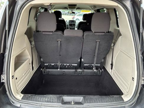 Used 2018 Dodge Grand Caravan SE w/ UConnect Hands-Free Group FWD image 16