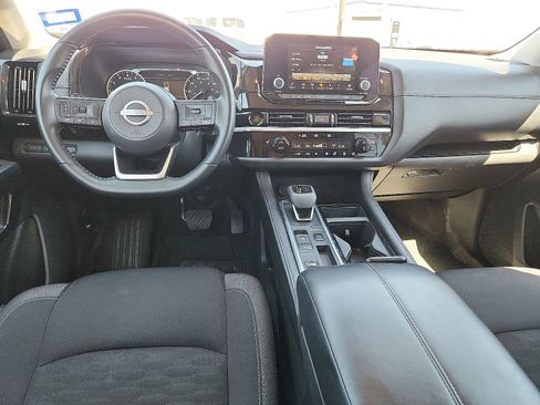 Used 2025 Nissan Pathfinder SV image 11