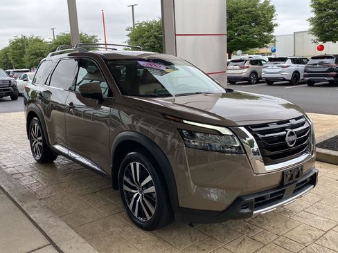 Certified 2023 Nissan Pathfinder Platinum w/ Cargo Package AWD/4WD image 3