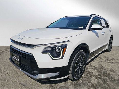 Used 2023 Kia Niro SX image 7