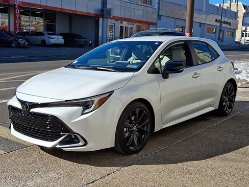 Used 2026 Toyota Corolla XSE image 3