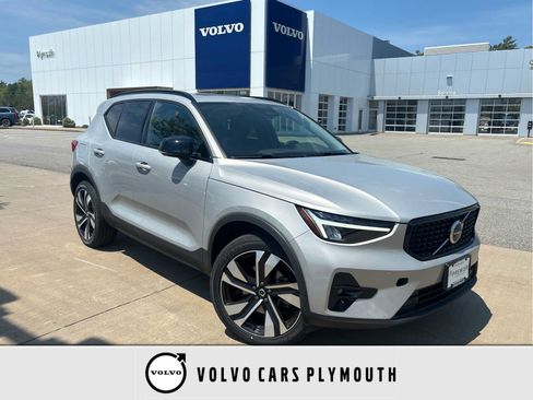 Used 2023 Volvo XC40 B5 Plus w/ Climate Package AWD/4WD image 1