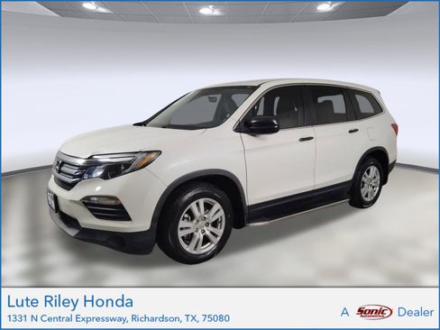Certified 2017 Honda Pilot LX image 1