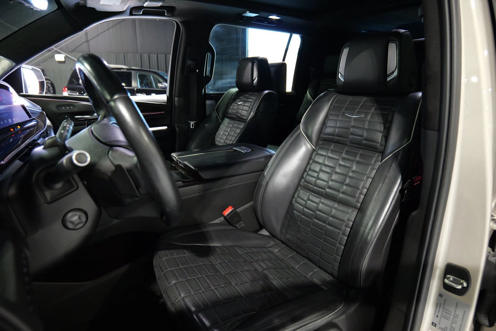 Used 2021 Cadillac Escalade ESV Premium Luxury Platinum AWD/4WD image 14