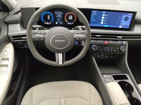 Used 2025 Hyundai Sonata SEL FWD image 22